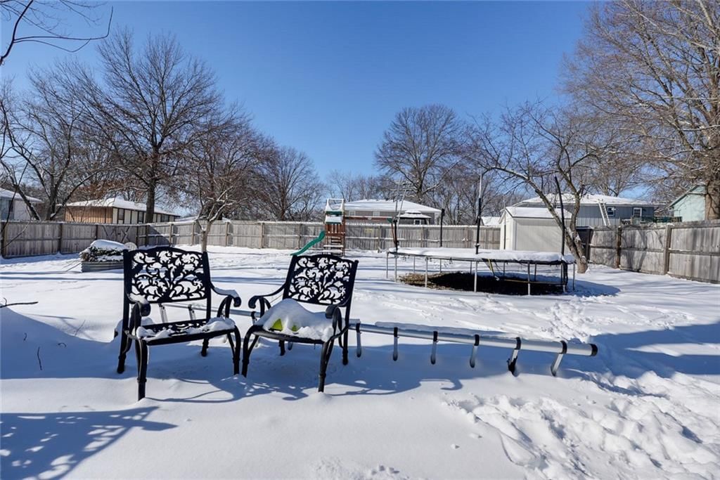 1808 SE Kingsway Street — photo 37