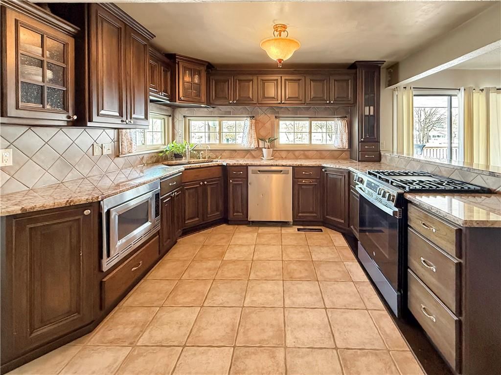3040 Regency Drive — photo 4