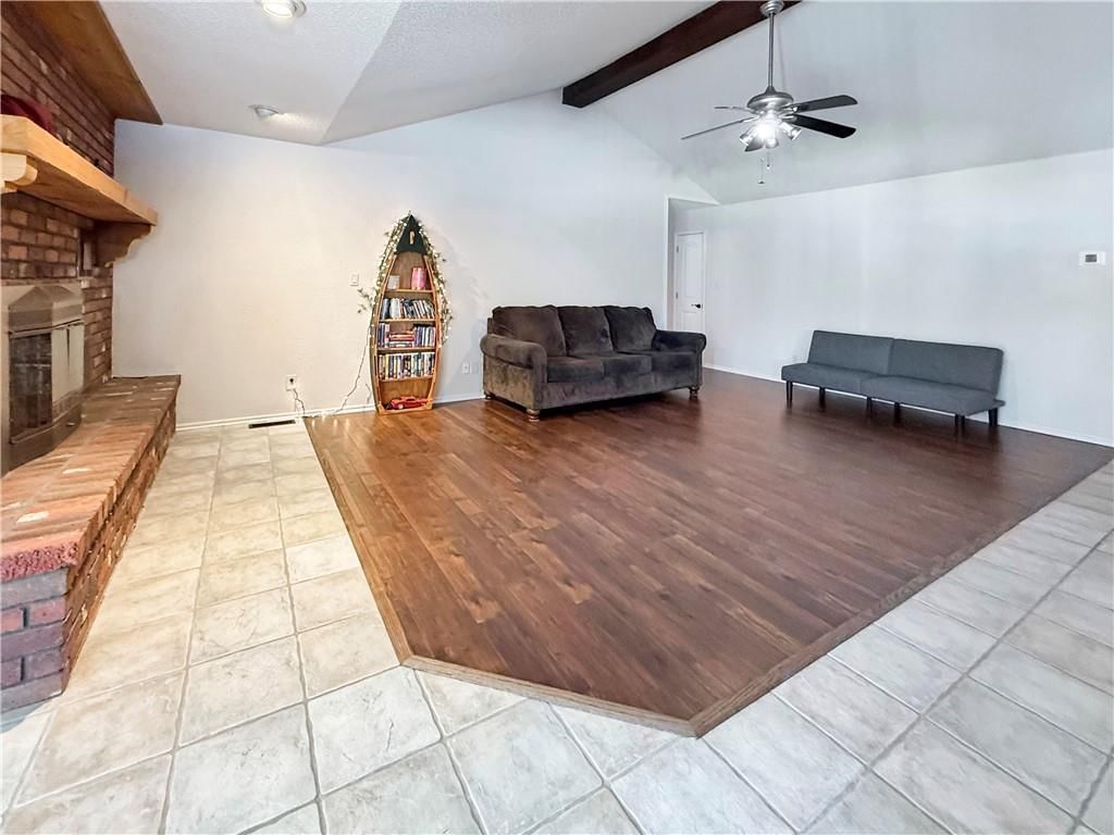 3040 Regency Drive — photo 11