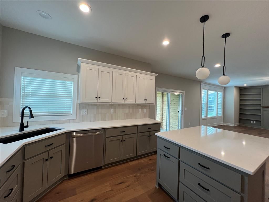16949 S Brentwood Street — photo 4