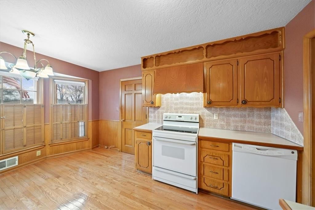 8832 Evanston Way — photo 10