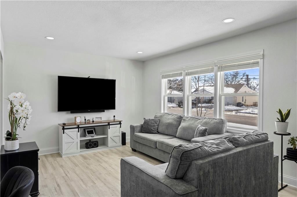 3121 S 47th Street — photo 2