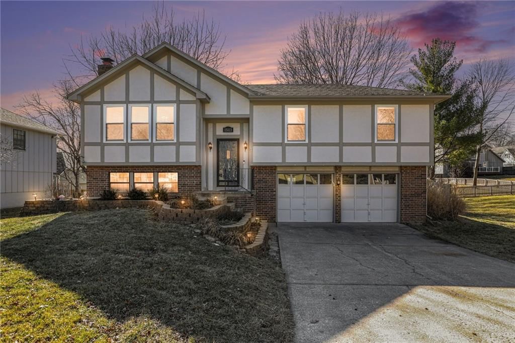 15113 W 91st Place, Lenexa, KS