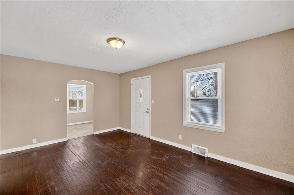 2316 S Vermont Avenue — photo 6