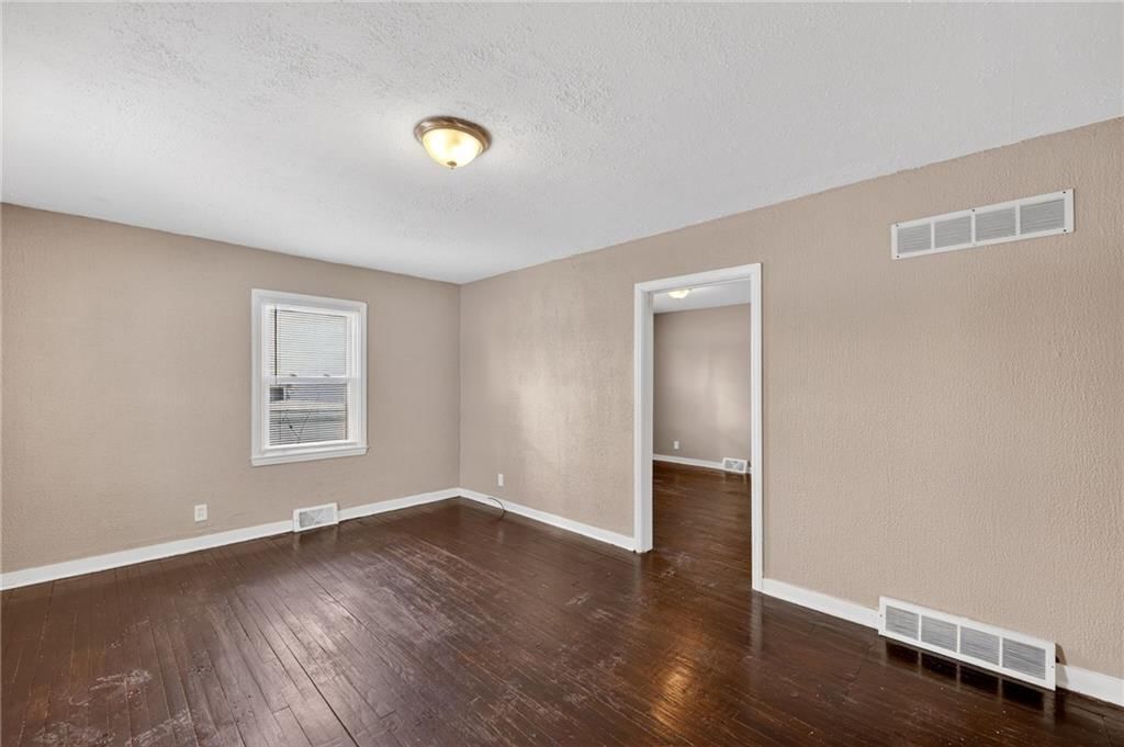 2316 S Vermont Avenue — photo 8
