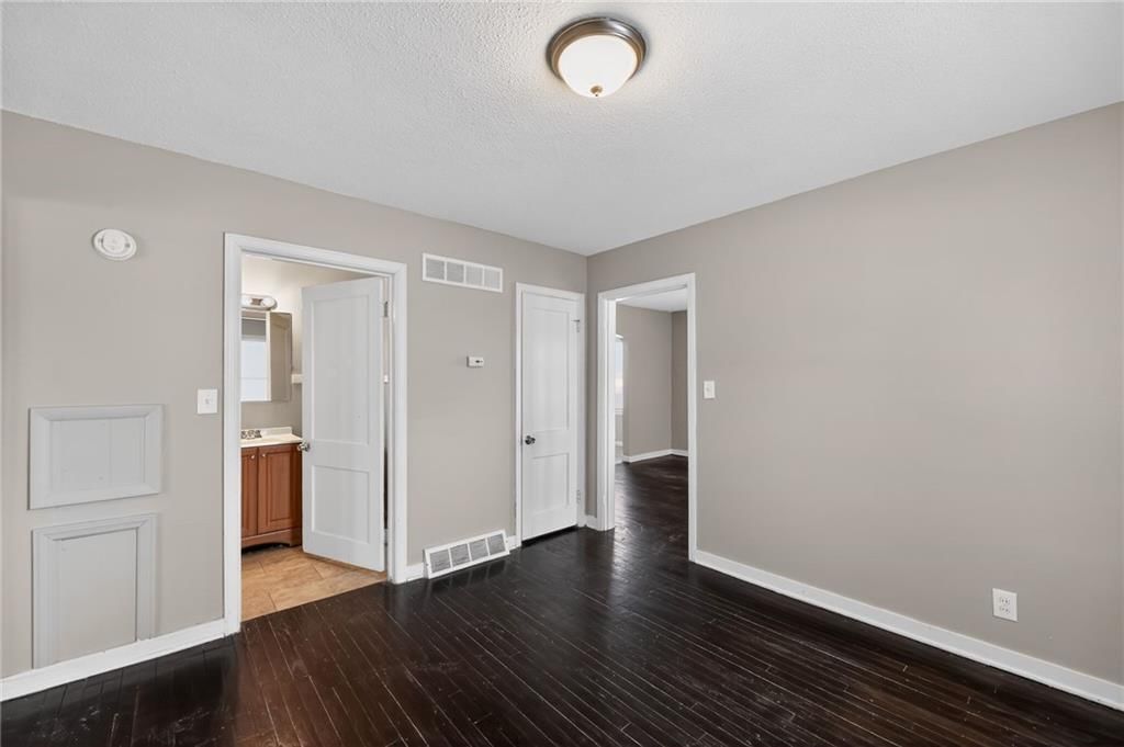 2316 S Vermont Avenue — photo 16