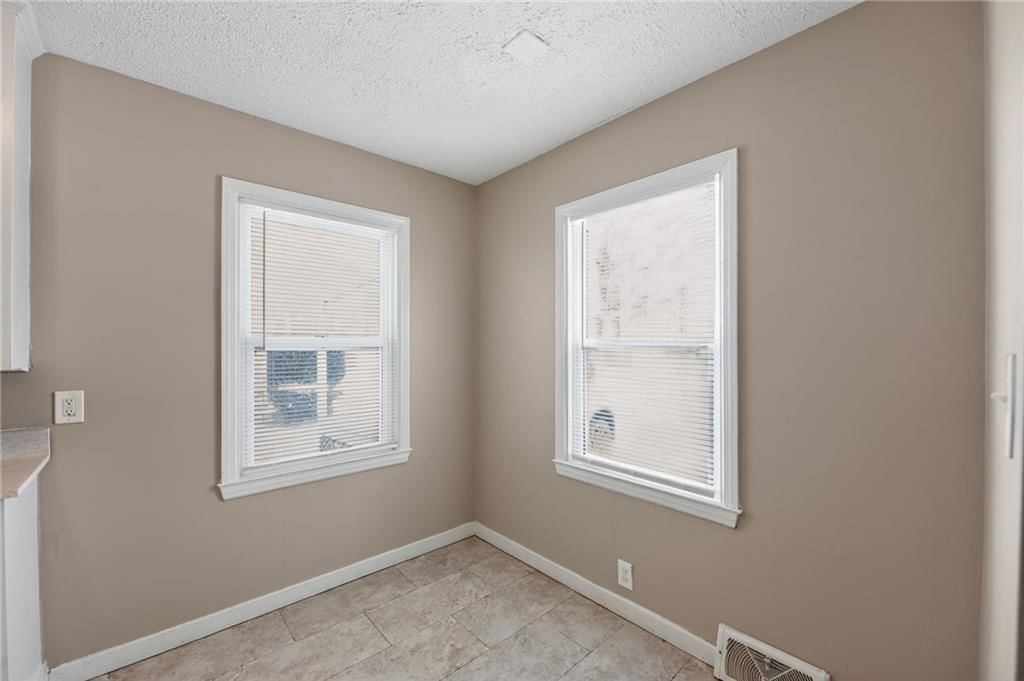 2316 S Vermont Avenue — photo 18