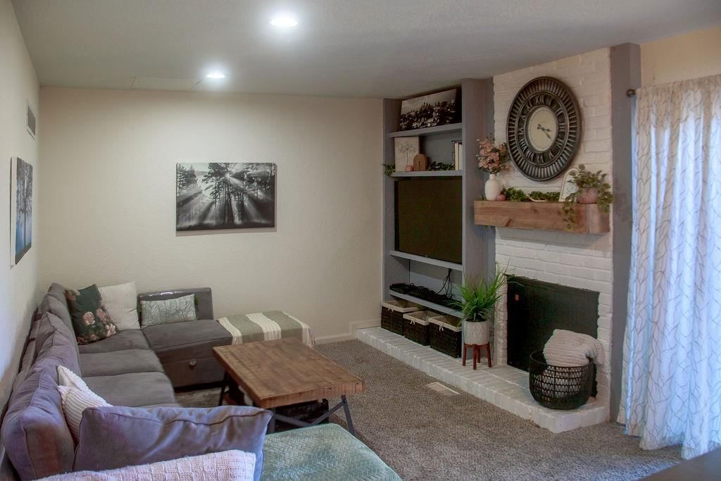 5984 N Kansas Avenue — photo 3