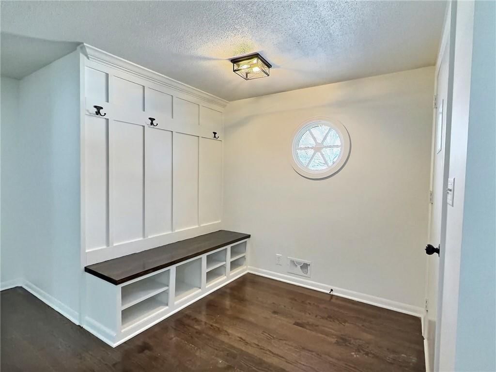 8023 Freeman Avenue — photo 4