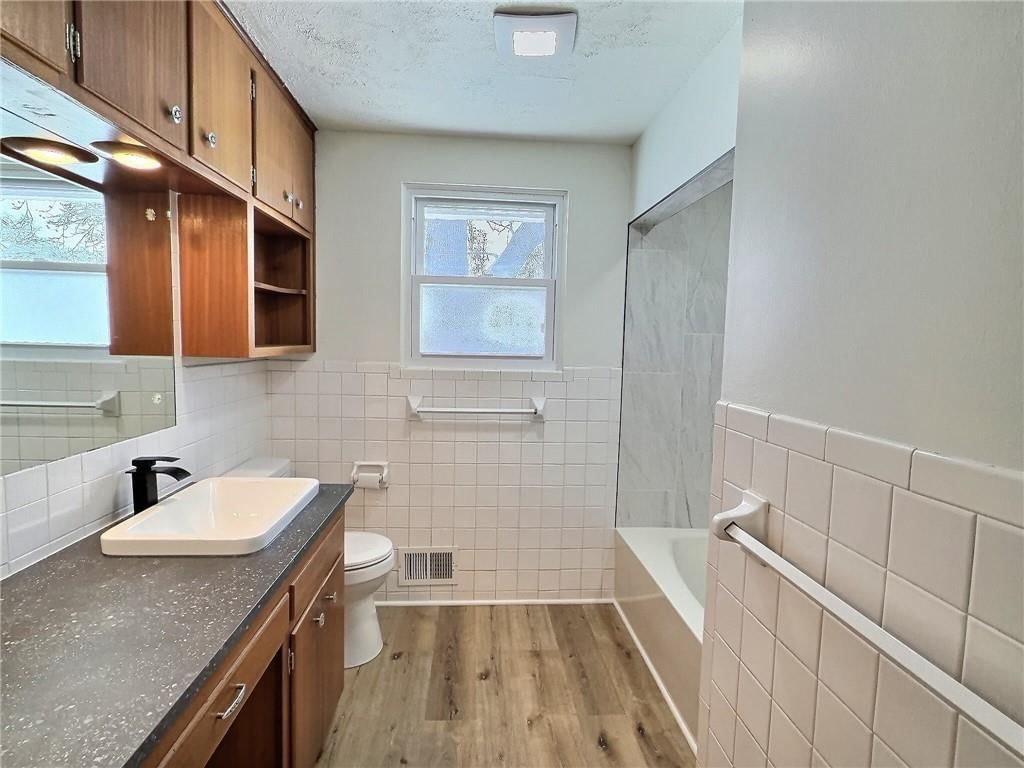 8023 Freeman Avenue — photo 14
