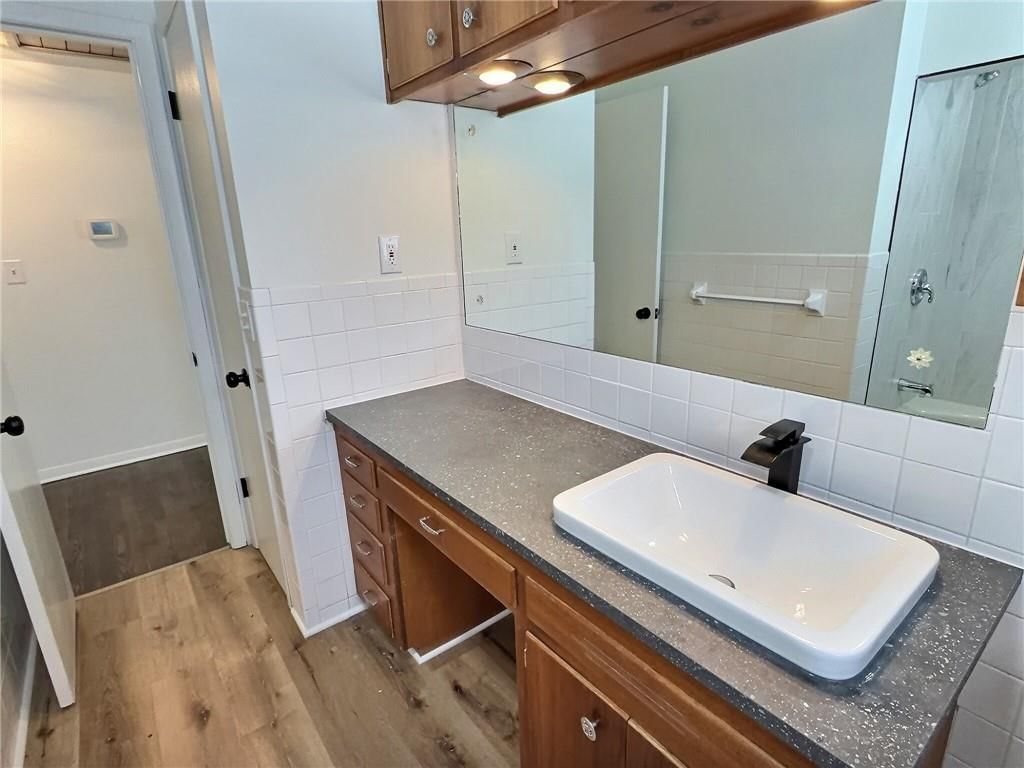 8023 Freeman Avenue — photo 15