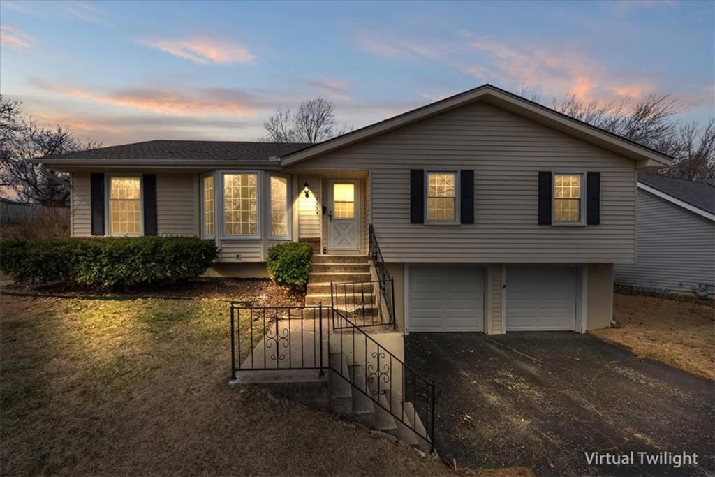 8834 CANDLELIGHT Lane — photo 2