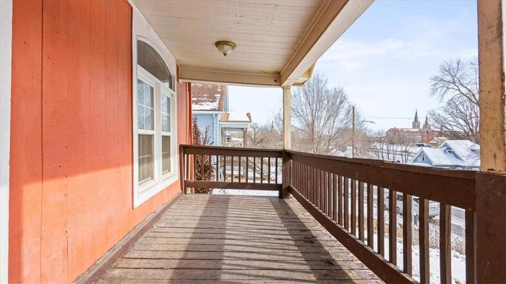 2412 Stewart Avenue — photo 3