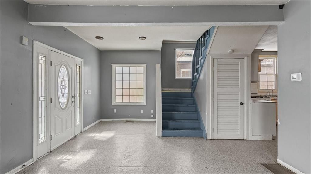 2412 Stewart Avenue — photo 4