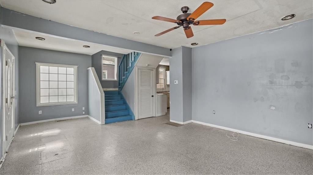 2412 Stewart Avenue — photo 8