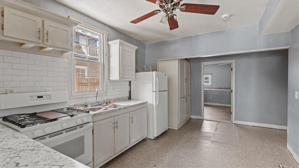 2412 Stewart Avenue — photo 9