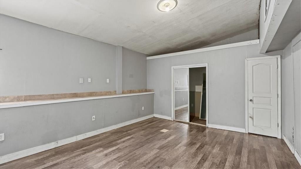 2412 Stewart Avenue — photo 12