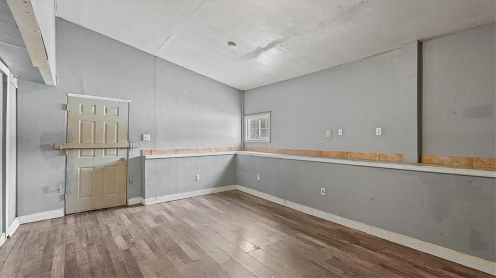 2412 Stewart Avenue — photo 13