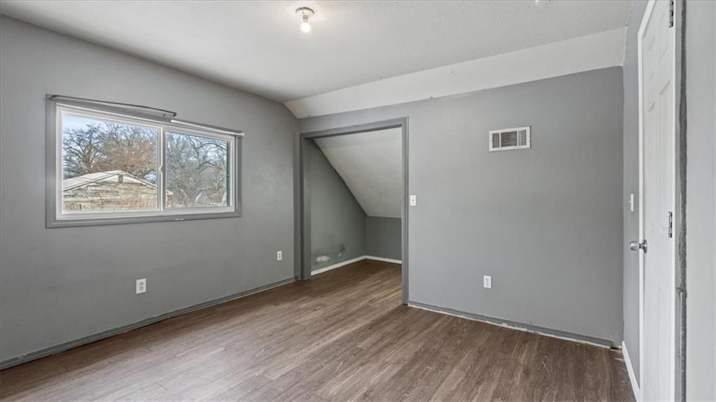 2412 Stewart Avenue — photo 22