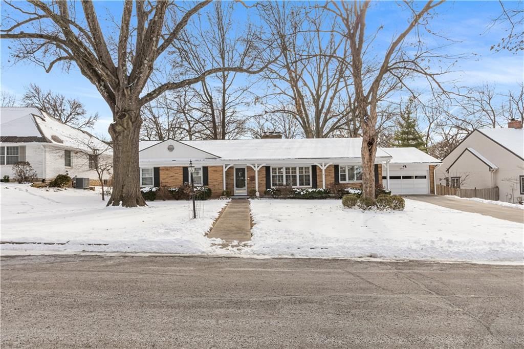 3913 W 57th Terrace — photo 2