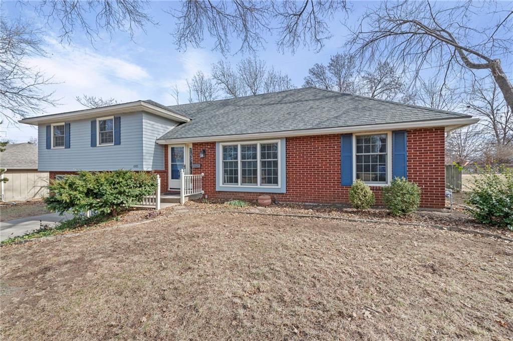 6915 N Woodland Avenue — photo 2