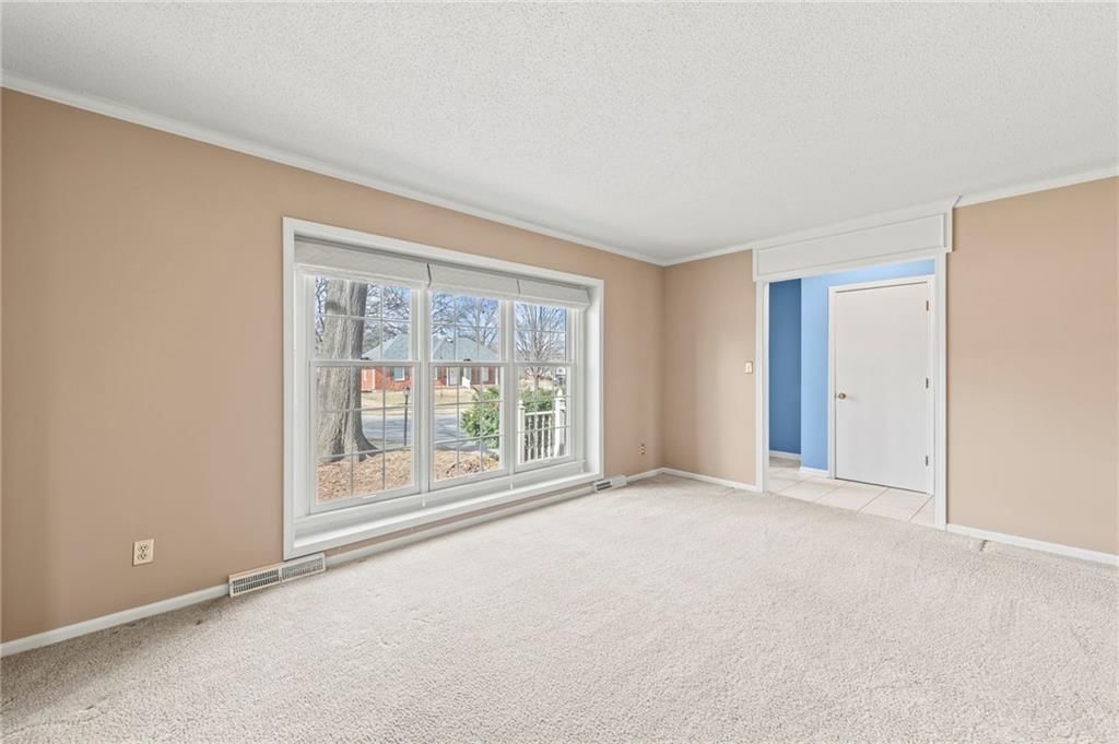 6915 N Woodland Avenue — photo 5