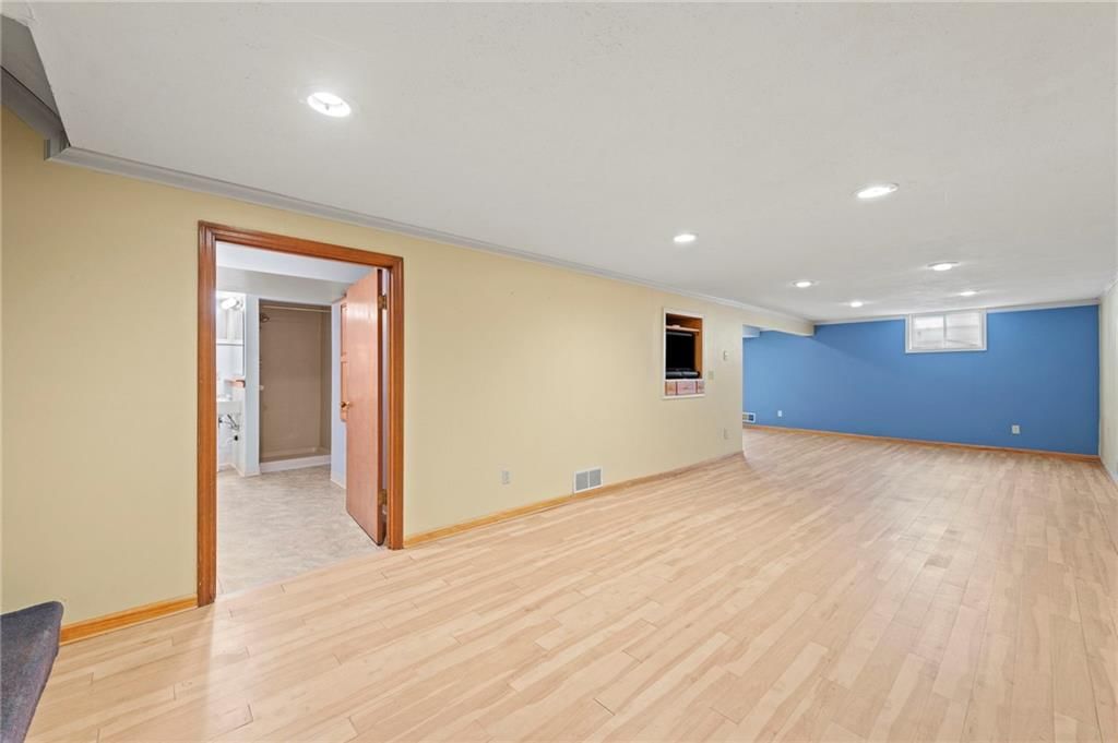 6915 N Woodland Avenue — photo 30