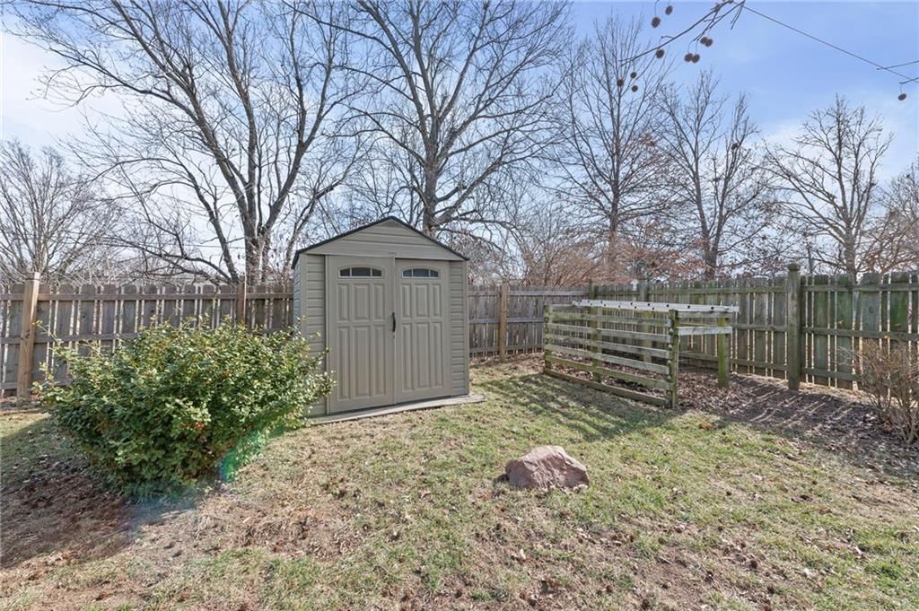 6915 N Woodland Avenue — photo 34