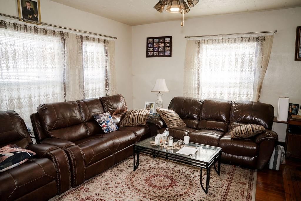 2224 Crawford Avenue — photo 4