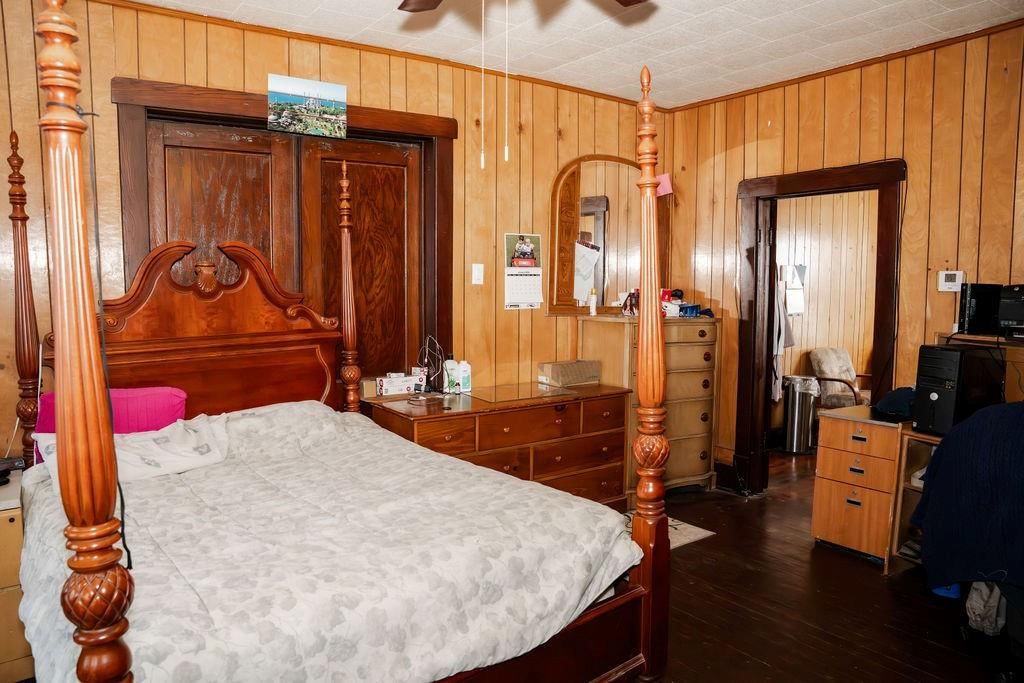 2224 Crawford Avenue — photo 9