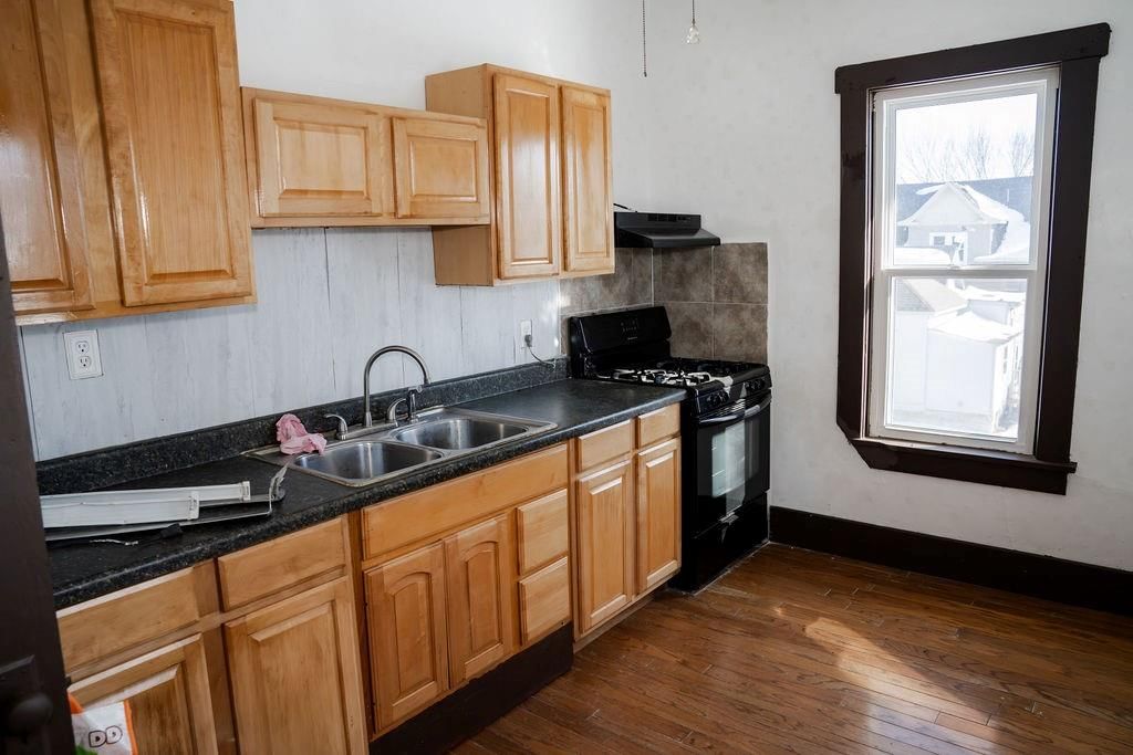 2224 Crawford Avenue — photo 31