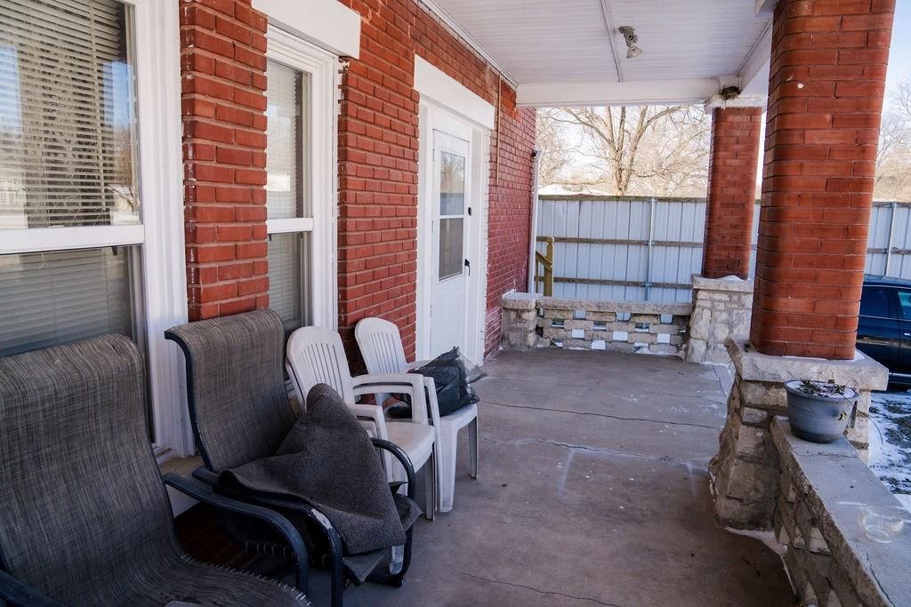 2224 Crawford Avenue — photo 36