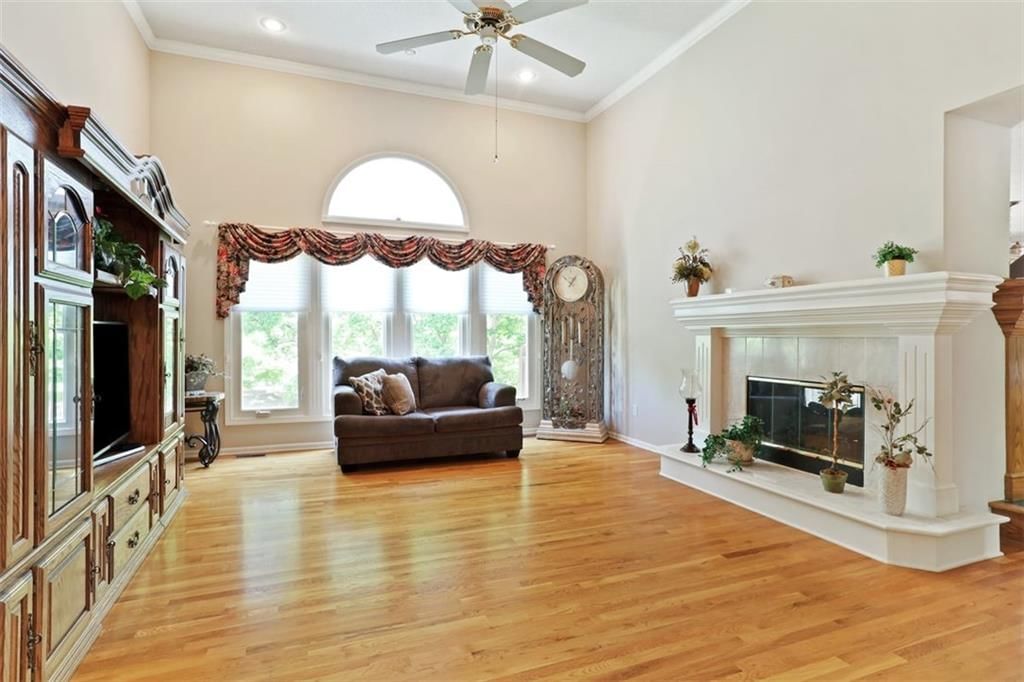 7245 N Myrtle Avenue — photo 7