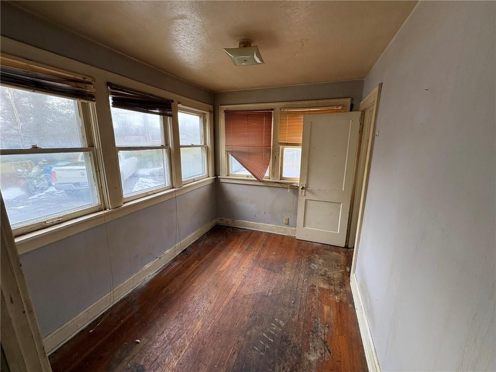 5728 Forest Avenue — photo 10