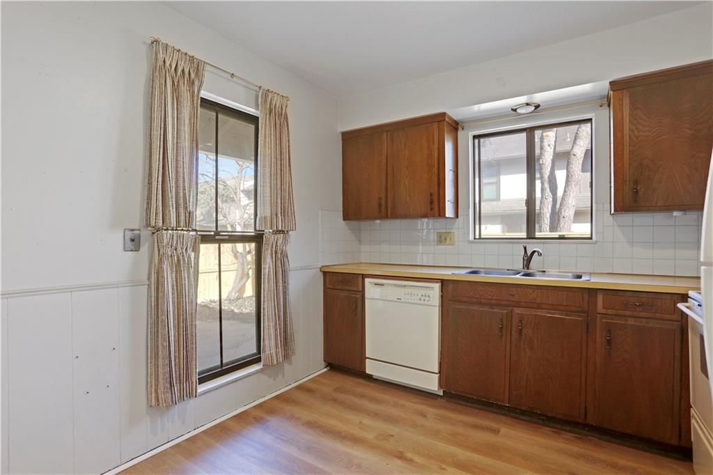 10219 Conser Street — photo 7