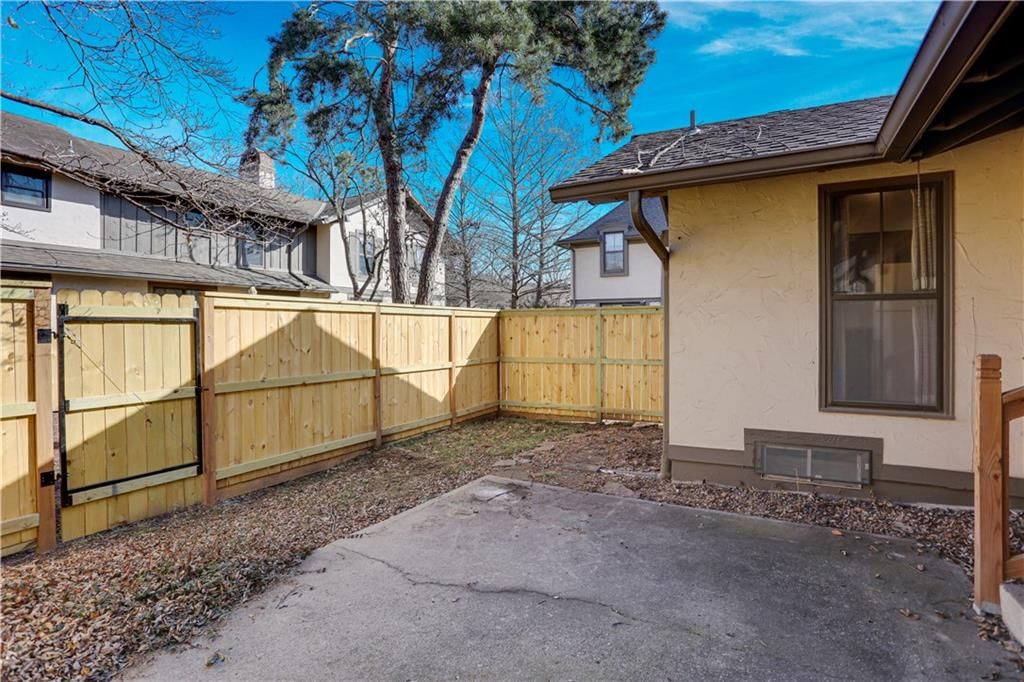 10219 Conser Street — photo 20