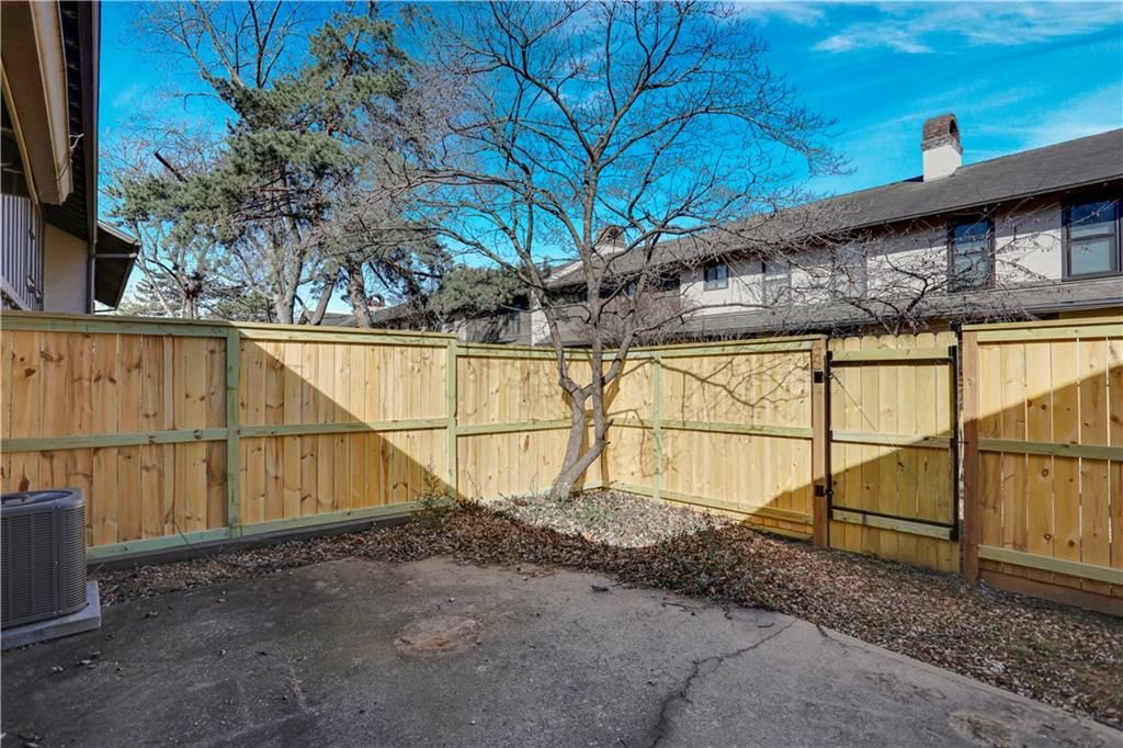 10219 Conser Street — photo 21