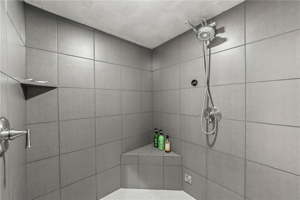 8218 NE 90th Street — photo 38