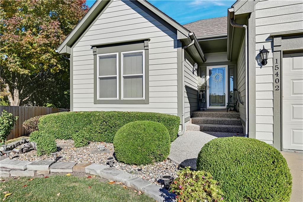 15402 S Hillside Street — photo 2