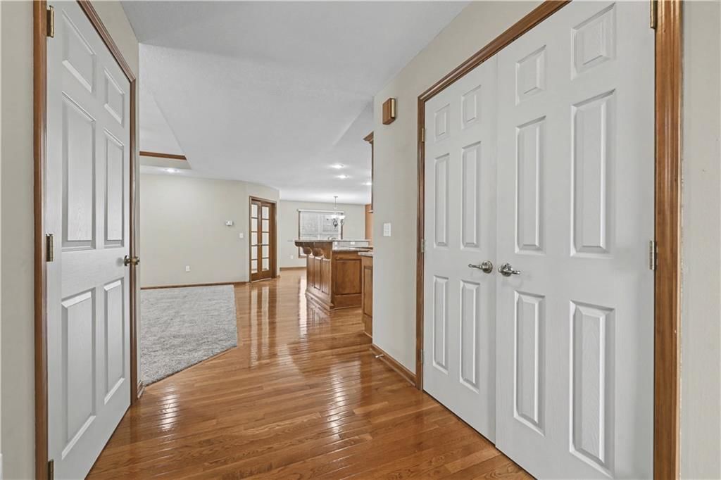 15402 S Hillside Street — photo 3