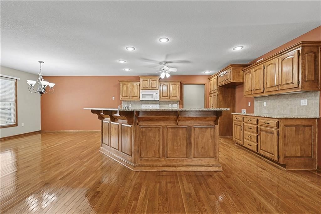 15402 S Hillside Street — photo 7