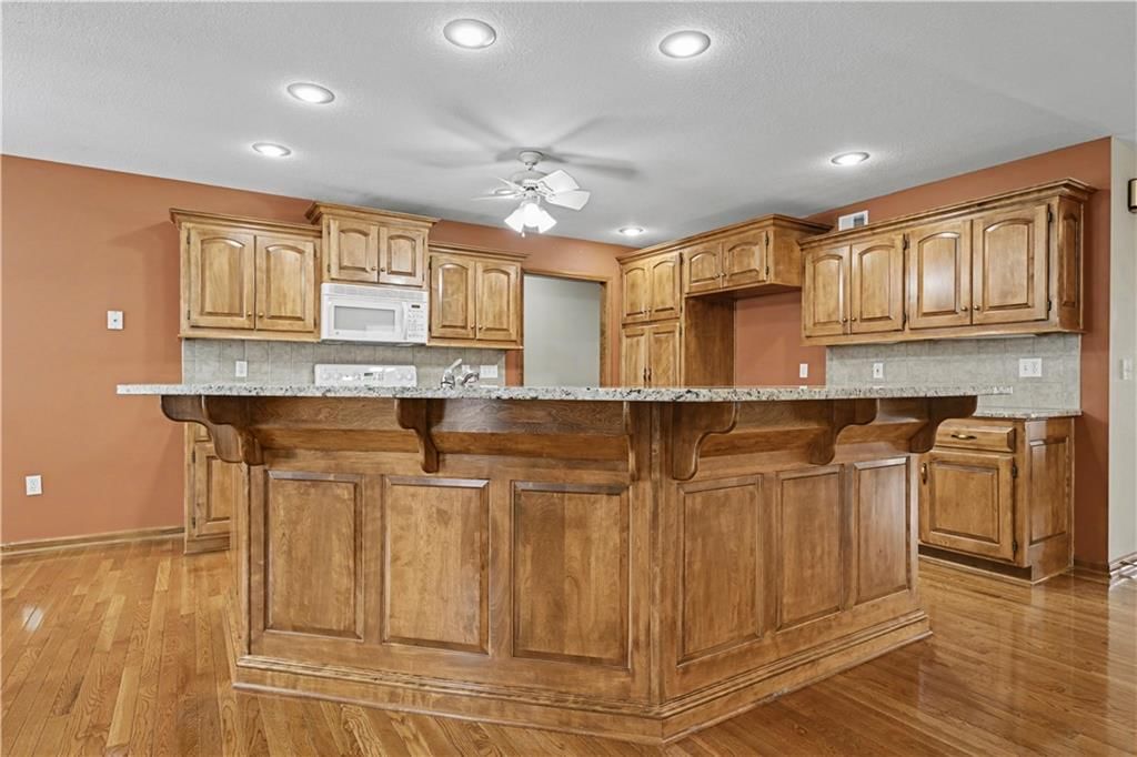 15402 S Hillside Street — photo 9