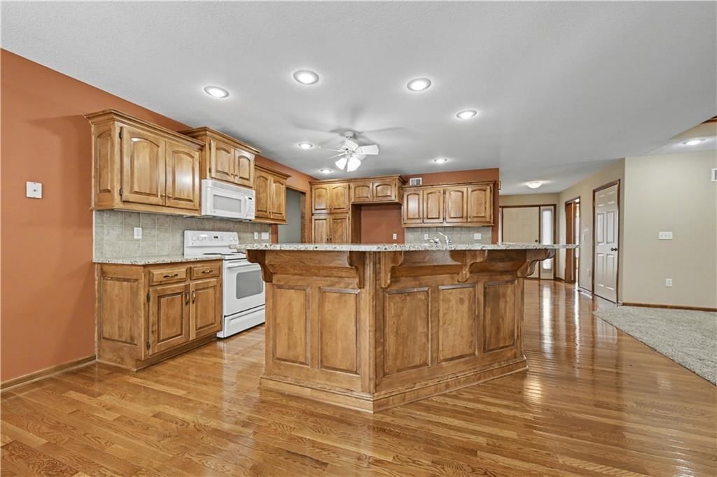 15402 S Hillside Street — photo 10