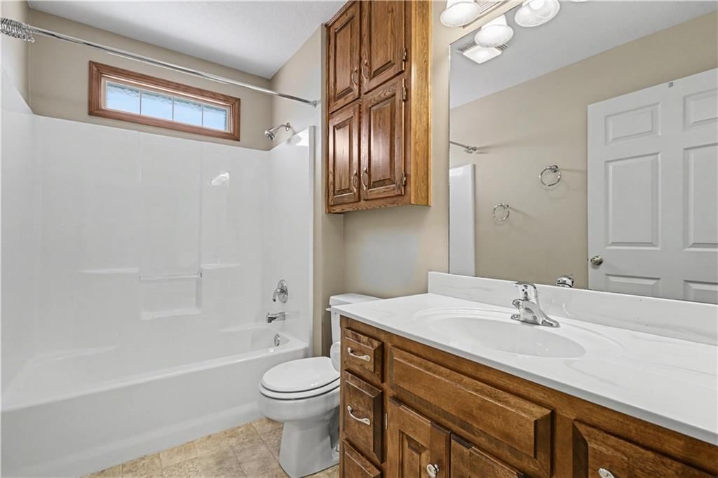 15402 S Hillside Street — photo 20