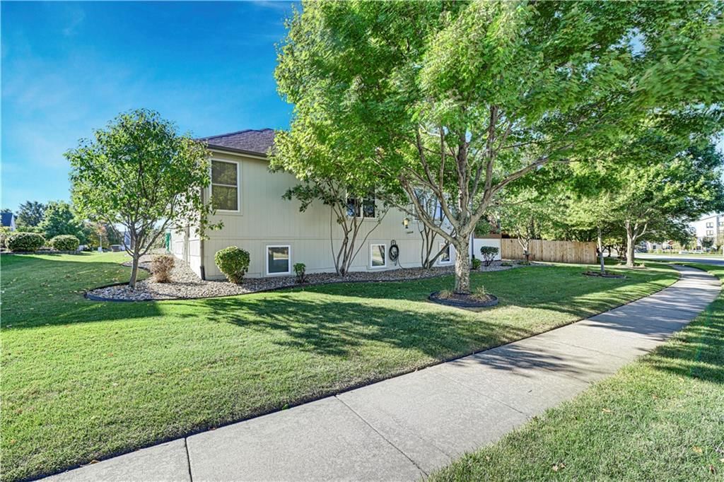 15402 S Hillside Street — photo 32
