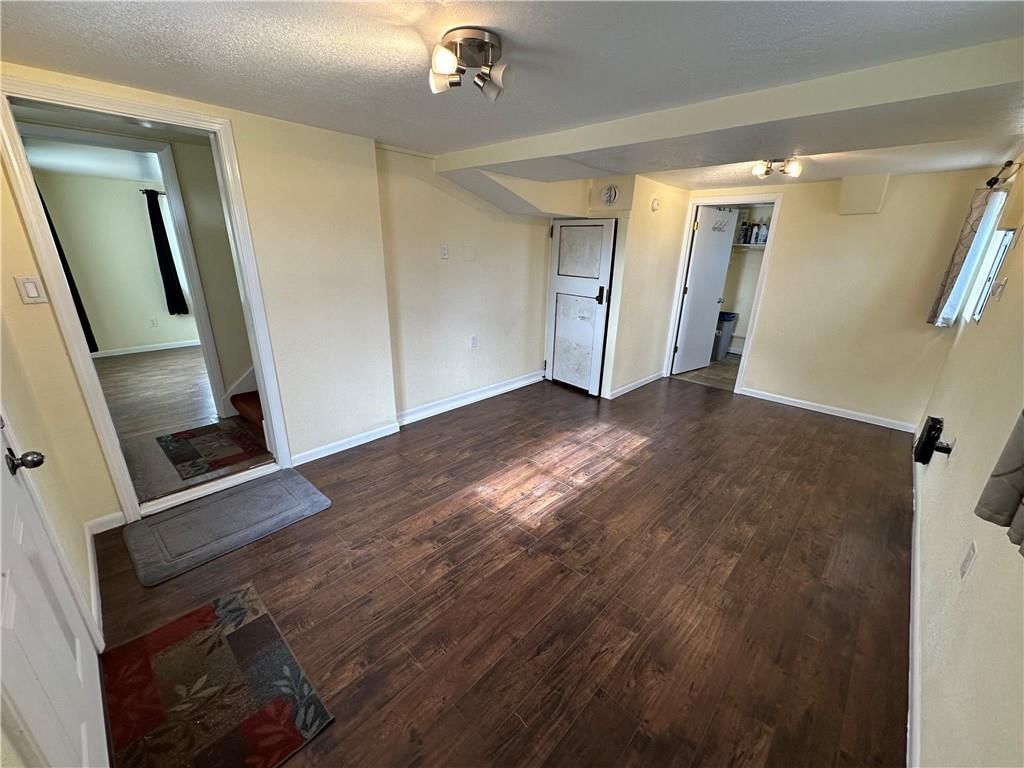 215 W 8th Street — photo 5