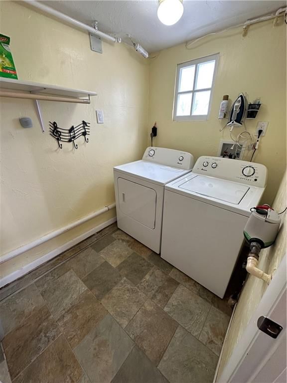 215 W 8th Street — photo 8