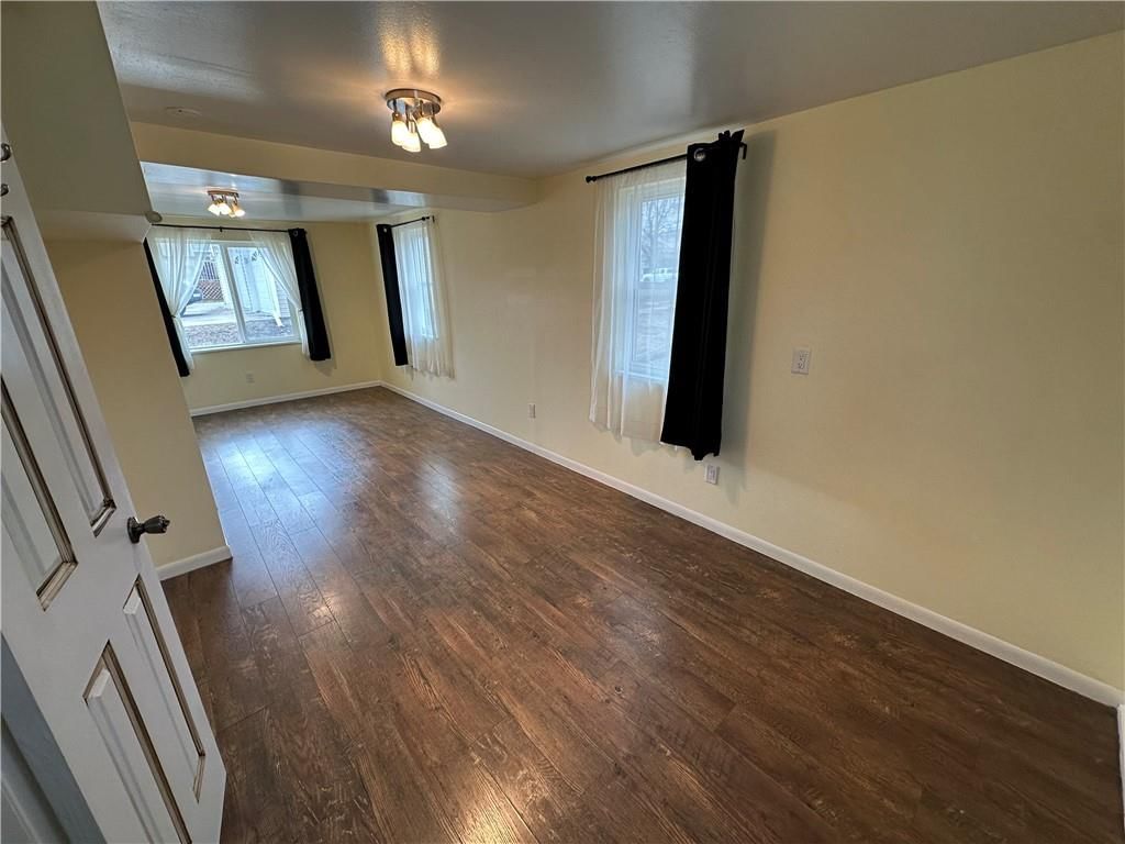 215 W 8th Street — photo 12