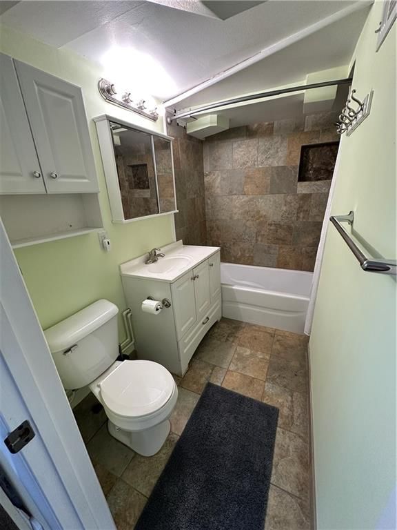 215 W 8th Street — photo 16