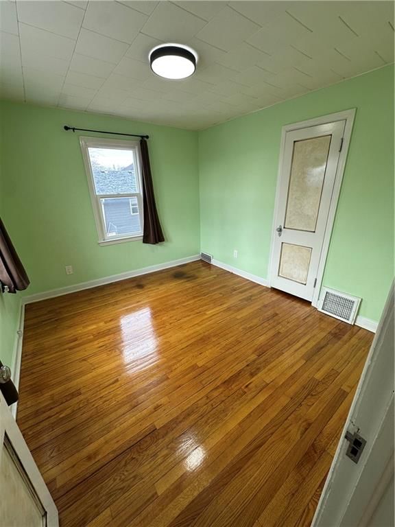 215 W 8th Street — photo 28